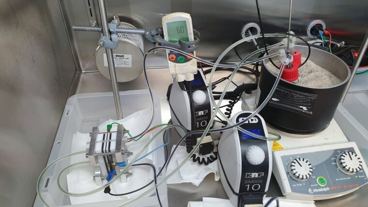 Test setup at CEEC Jena to develop novel active materials for redox flow batteries.