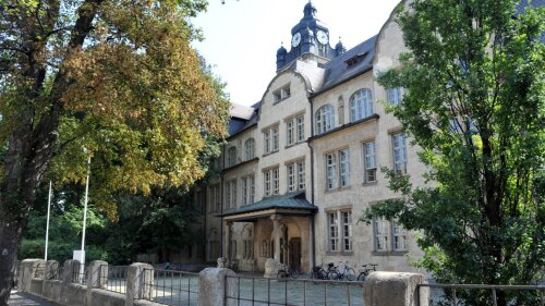 Haupteingang des Universitätshauptgebäudes am Fürstengraben 1