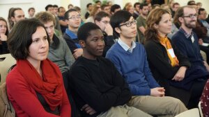 Heterogenes studentisches Publikum einer Veranstaltung