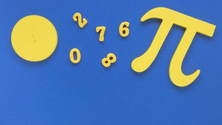 Gelbe Symbole und Zahlen auf einem dunkelblauen Hintergrund
