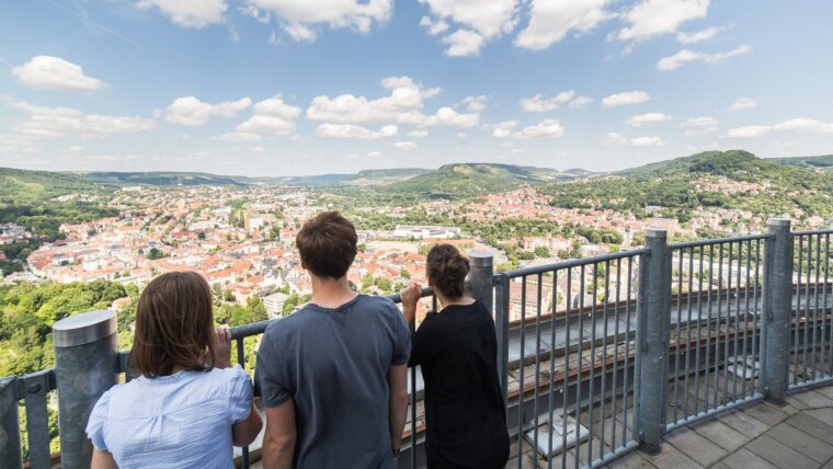 Three students viewing the Jena panorama from the Jentower platform