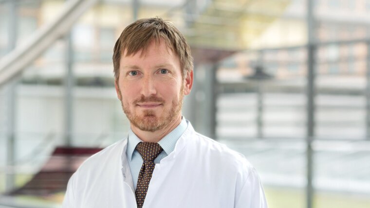 Der neue Professor für Translationale Infektionsforschung Sebastian Weis.