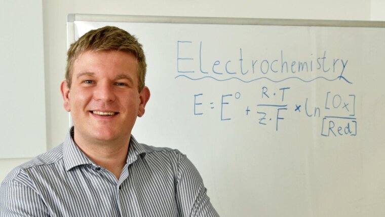 Chemist Prof. Martin Oschatz receives an ERC Starting Grant.