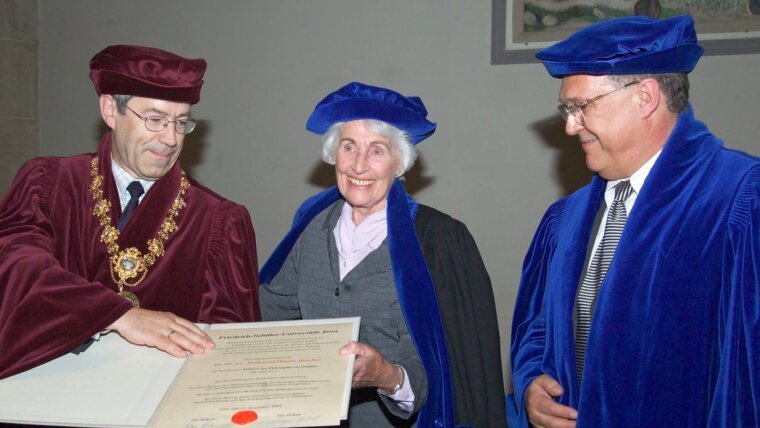 Hildegard Hamm-Brücher received an honorary doctorate on 14 June 2005.