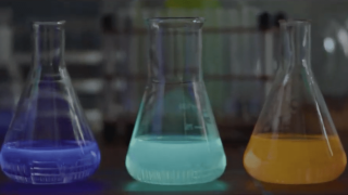 placeholder image — Drei farbige Reagenzgläser