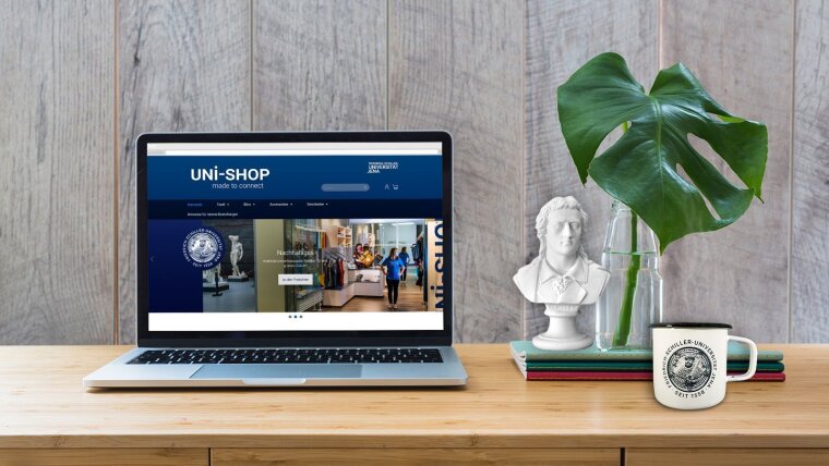 Laptop mit der Startseite des neuen Uni-Shops