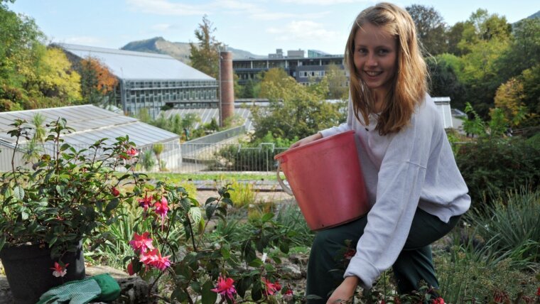 Student at the botanical garden