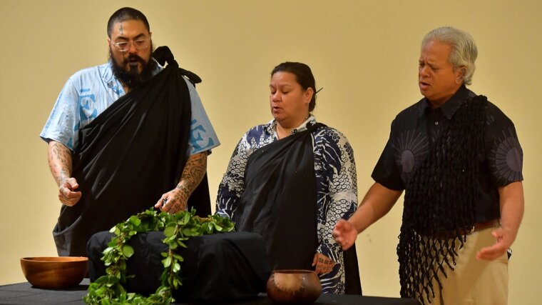Die hawaiianische Delegation bei der Zeremonie zur Rückführung von iwi kūpuna.