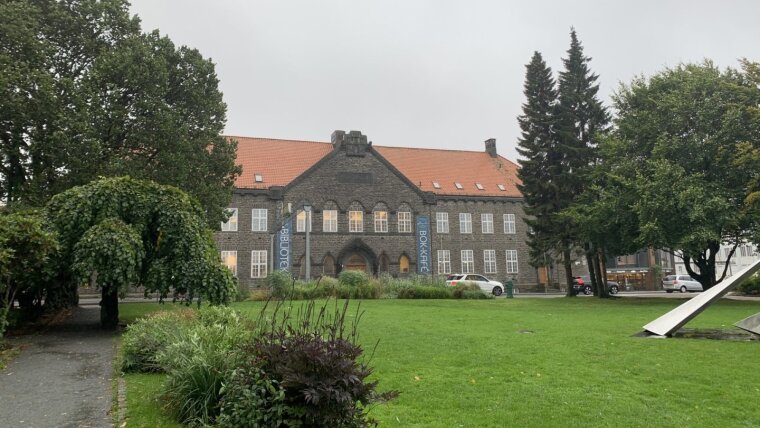 Blick auf das Hauptbibliotheksgebäude in Bergen