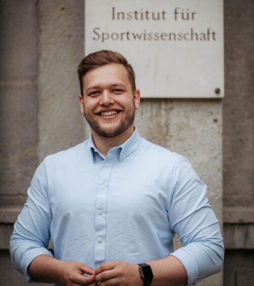 Markus Wolf in front of the Institute for Sports Science