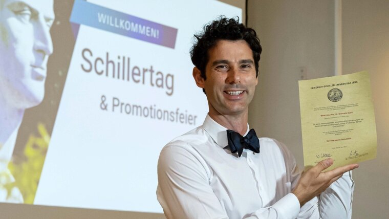 Prof. Dr. Giancarlo Soavi wurde der Rowena-Morse-Preis beim Schillertag überreicht.