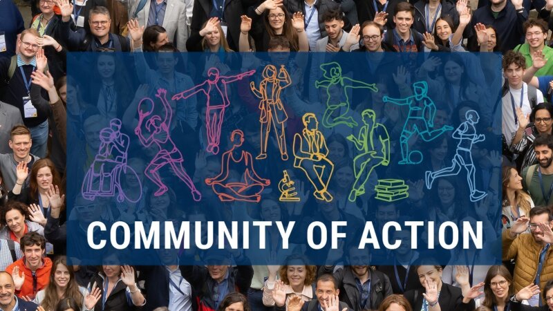 Platzhalterbild — Eine Menschengruppe und darauf das Logo der Veranstaltungswoche "Community of Action"