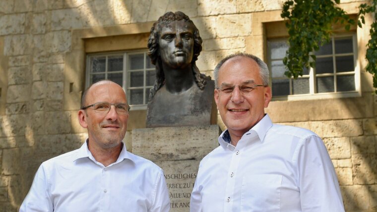 Die wiedergewählten Vizepräsidenten Prof. Georg Pohnert (l.) und Prof. Uwe Cantner.