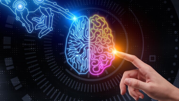 Roboterhand und menschliche Hand berühren Gehirn