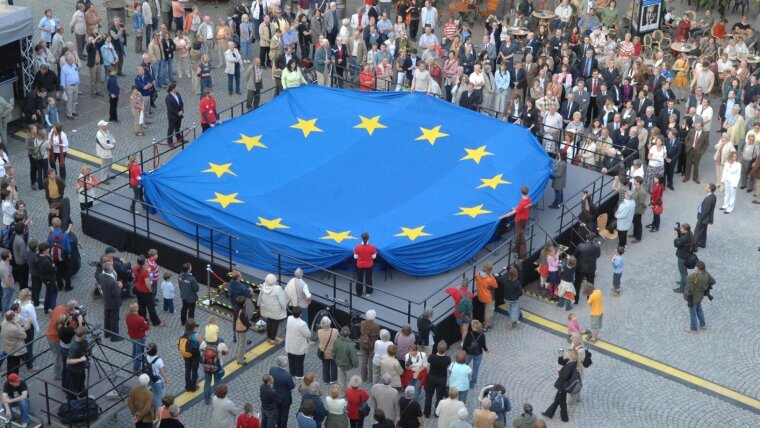 Die Europa-Fahne auf dem Jenaer Markt.
