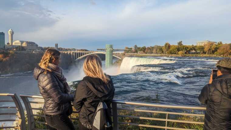 Ausflug an die Niagara-Fälle während der Fall Break