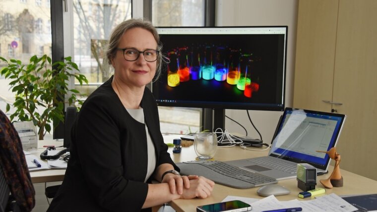Prof. Dr. Birgit Weber am Institut für für Anorganische und Analytische Chemie