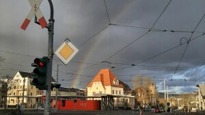 Ein Regenbogen über Jena bei der Ankunft am Bahnhof