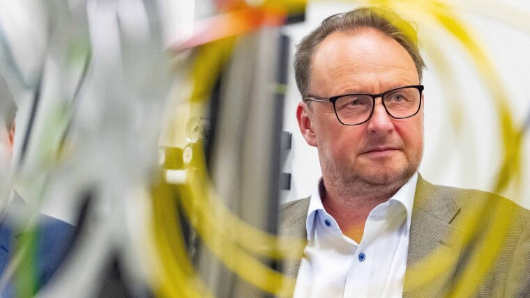 Prof. Dr. Andreas Marx während eines Besuchs im Abbe Center of Photonics der Universität Jena.