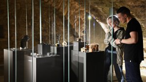 Schmuck und Kosmetika werden in der neuen Sonderausstellung in der Antikensammlung der Universität Jena gezeigt.