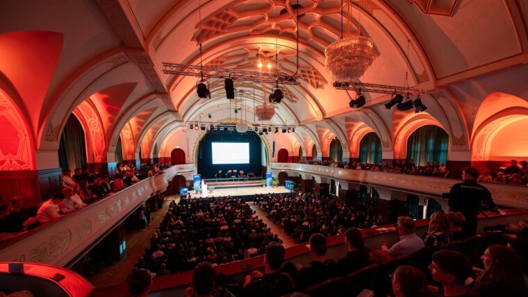 Blick auf den Festsaal im Volkshaus