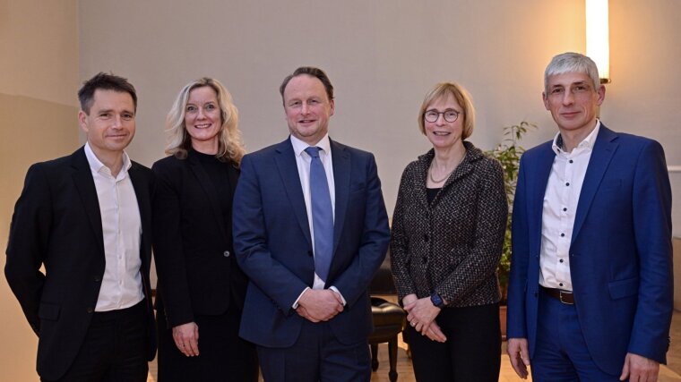 The Executive Board of the University of Jena (from left to right): Prof. Dr Thomas Pertsch, Prof. Dr Karina Weichold, Prof. Dr Andreas Marx, Prof. Dr Bärbel Kracke, Dr Thoralf Held