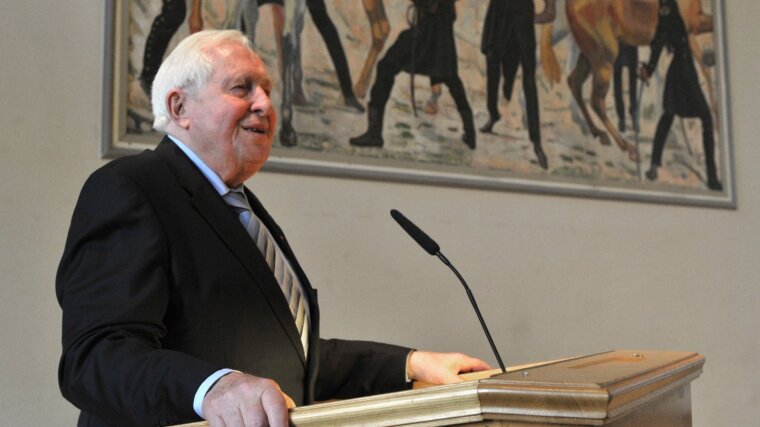 Bernhard Vogel wurde am 10. Juli 2013 mit der Ehrenbürgerwürde der Universität Jena geehrt.