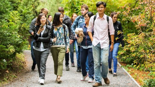 Internationale Studierende im Botanischen Garten, 2017